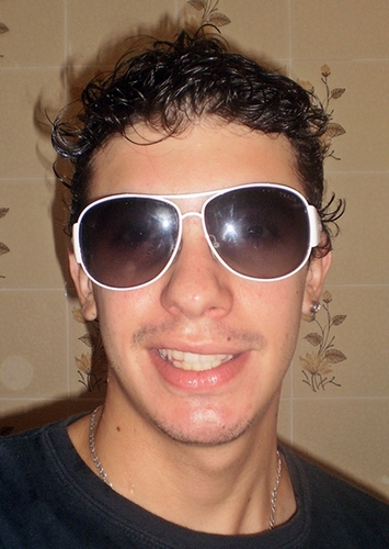 .    Vocês riem de mim por eu ser diferente, e eu rio de vocês por serem todos iguais . 

        -   Bob Marley ;]