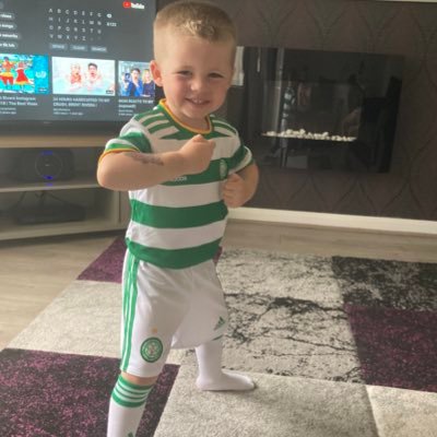 Football and boxing fan and Full time family man. Glasgow Celtic FC 🍀💚