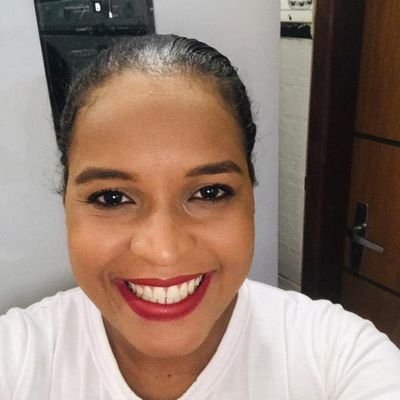 vivianecarla123's profile picture. 