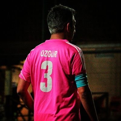 ozgurcglyn52's profile picture. 