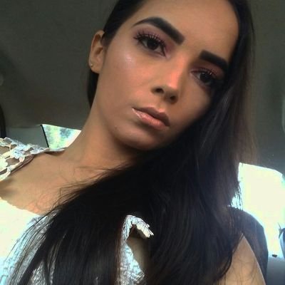 RhulianeE's profile picture. 😛