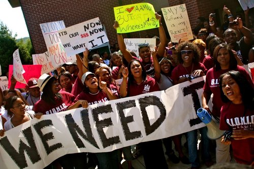 tweeting LIVE from the campus of ALABAMA A&M UNIVERSITY!   Keeping YOU update with the campus/student life... on what we 'normalites' like call THE HILL!!