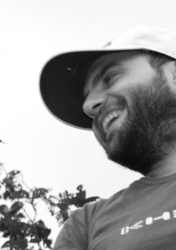 raphaguedes25's profile picture. Publicitário Santista, nascido e criado na praia.