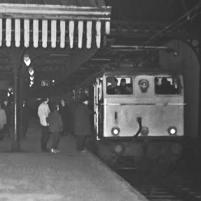 Tweeting bygone pictures from The Woodhead Route between Manchester, Sheffield & Wath, Electrified in 1954 and closed on the 18th July 1981.