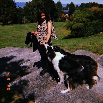 Daniela Riquelme 🙄 estudiante de RRPP ,amante de los perros 🐕 fanática de los conciertos 🙌 viviendo y disfrutando cada día 😜😜