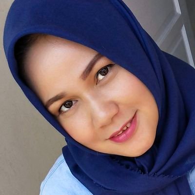 a RED person who owned https://t.co/OXd2JUeDlT, EMaronie Organizer, Tweedehands, E233 Culinary & Kurirku