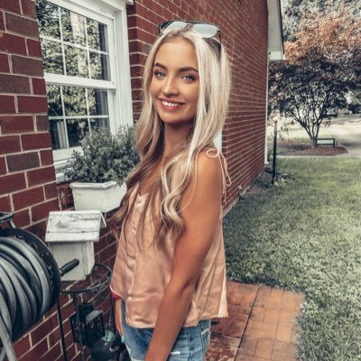 estella10102's profile picture. 