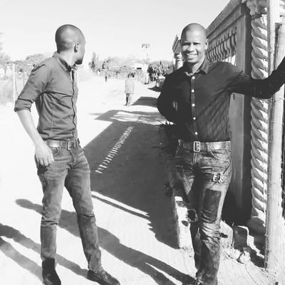 Media Specialist | Director at @DeliasMedia | Editor-In-Chief of @BbrGuardianZA | Chairman of @SDMabaya and @AcornhoekCityFC | A Guerilla Always With a PEN🖊️📚