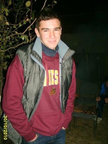 vLdrLn's profile picture. height: 190 cm
weight: 82 kg
basketball lover(streetball) and soccer addict(freestyle+street football),gamer(cs,dota,fifa,nfs) and rap,rock,dance listener.