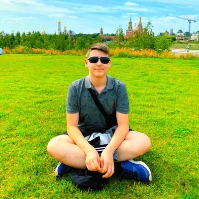 Очень нравятся компьютерные игры. Нравятся всё, что связано с фото, сценариями и компьютернами играми.