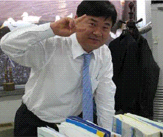 함평군청에 근무하는 지방공무원입니다. 우리군에서 개최되는 나비축제, 국향대전을 홍보하고 특산품을 소개하는... 아뭏든 잘사는 함평군을 만들기 위해 열심히 일하는 공무원입니다...^^