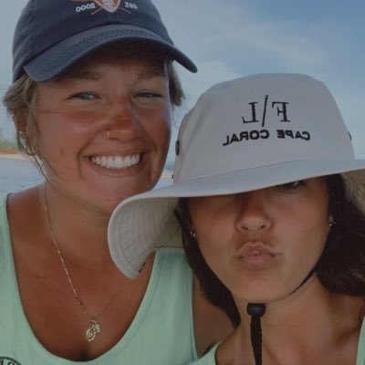 sarayezzi's profile picture. 