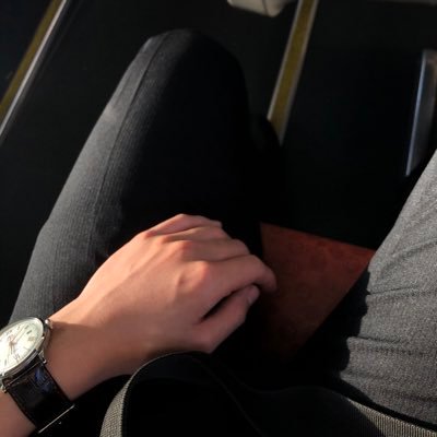 M30 / +65 🇸🇬 / nsfw • Overworked corporate slave • Enjoys the occasional dating app adventures