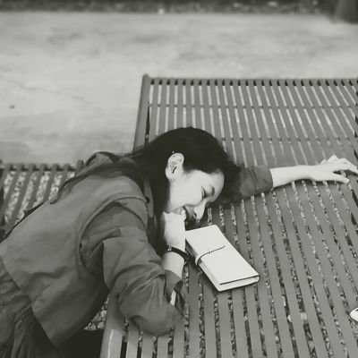 bababayelle's profile picture. just floating with the moon and stars