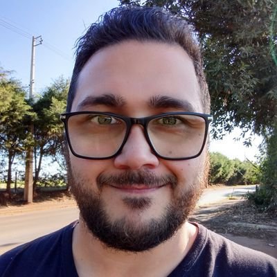 Ser forte é ter coragem pra continuar.
Ter força é ter força pra se superar. A vida me ensinou a nunca desistir, nem ganhar, nem perder, mas procurar evoluir.