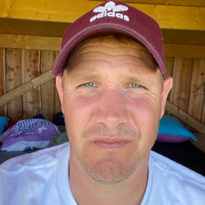 Journalist. Optimistisk følger af #ultratwitteragf. Doolittle - Last Splash - Loveless