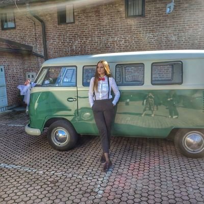 dolleeeer's profile picture. business enthusiast, books, nature, sea, coffee ☕️🌴🌊📔💻