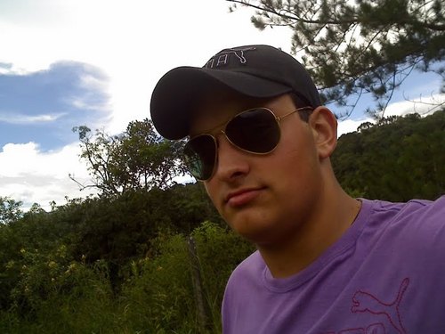 Musico, professor de música, gosto de sertanejo universitário, flamenguista, técnico em informática... se seguir sigo de volta...https://t.co/JshnPPF4LR