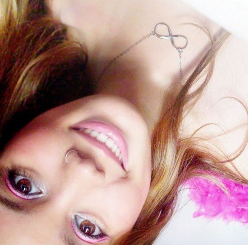 Quem se descreve se limita simplismente conheça
http://t.co/XfQFpYqwsO