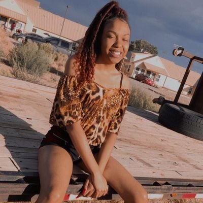 TEN TOES DOWN BEHIND A REAL NIGGA BUHLEE DAT A.A.A 😈😈😈
Good attitude, it's a plus that your face fine - Toosii 🤤😩😋