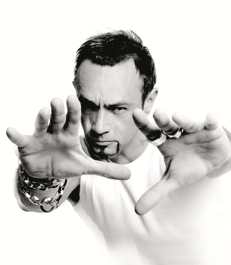 rafasanchez_es's profile picture. Vocalista, productor y compositor musical que ha editado la primera ópera-rock musical de España llamada Las Botas Rojas y además 15 álbumes con La Unión.