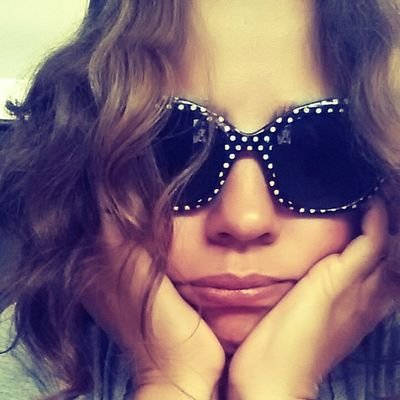 Mavismyrna's profile picture. hayat kısa eğlenmeye bak