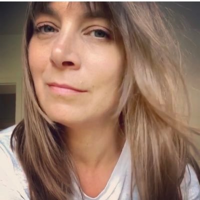 (she/her) (🇨🇦 /🇩🇪) Storyteller for hire. I make content. Mostly for the Internet. Opinions & genius mine. So is the bourbon.