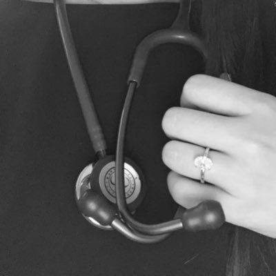 weirdcircumflex's profile picture. MS3 | She/Her | #MedStudentTwitter