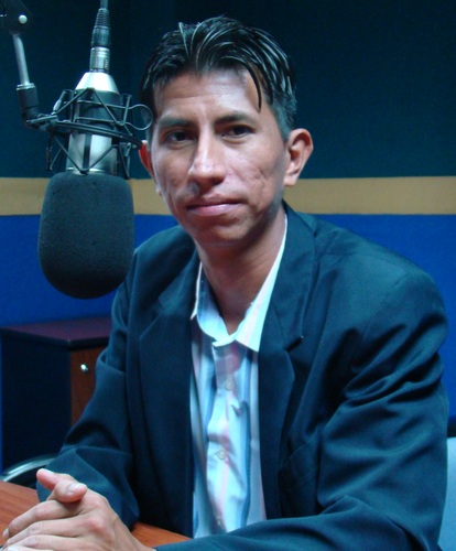 Actualmente director de Mira Noticias
Trabajó como director y presentador de noticias Radio Modelo 97.7 FM
Trabajó como corresponsal NotyHoy en Los40Principales