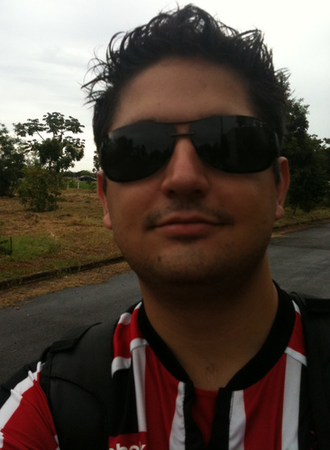 DBA Oracle, tricolor de carteirinha, entusiasta de redes sociais e radios FM. Jogador quase profissional de PES