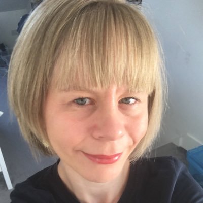 Clinical Oncology consultant (lung), Trustee @baby_umbrella, co-runs @bookoncology, runs @crxeate. Interests: Med ed, med hum, creativity, wellbeing. she/her