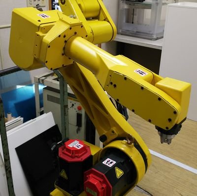 中小企業で３０年設備に携わった後に独立起業し、PLCからロボットまで取扱う技術屋です。最近はロボットシミュレーターでプログラミングを組むオフラインティーチング、海外SVも増えてきました。
中小企業向けIOTとしてラズパイ、アルディーノを使った開発も取組んでいます。
お問合せ等ありましたらDMにて宜しくお願いします。