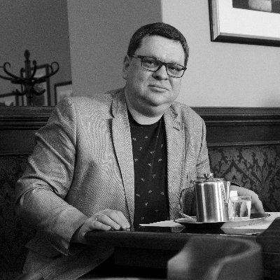 historik & filosof, publicista & kavárenský povaleč, Collegium Europaeum & hlavní editor deníku FORUM 24