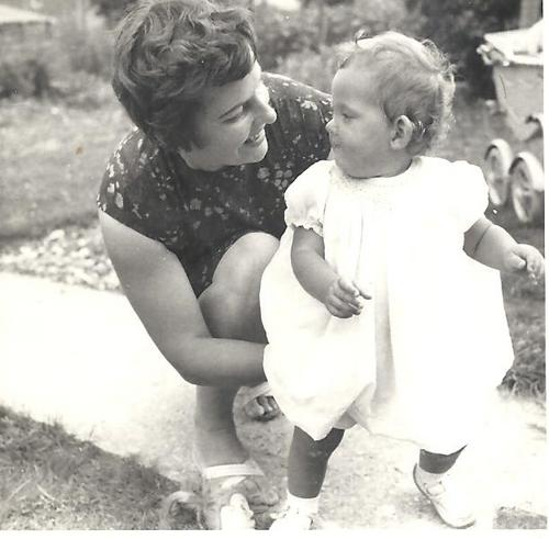 Lisahow1's profile picture. 