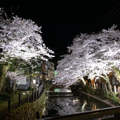 島根大学生物資源科学部生命科学科新2回生の男です。
年齢は一応非公開ってことで。大体青めのジャンバー着て青マスクでいるので気軽に声かけてください。