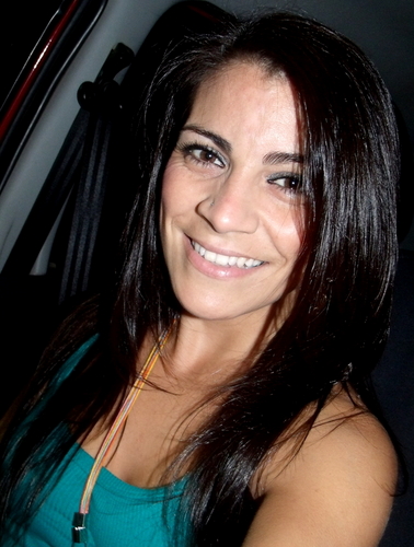 É próprio da mulher o sorriso que nada promete e permite tudo imaginar...