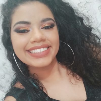 Porque devemos definir quem somos , sendo que ao mesmo tempo não somos , ao mesmo tempo não existimos em algo lugar e isso tudo é tão relativo