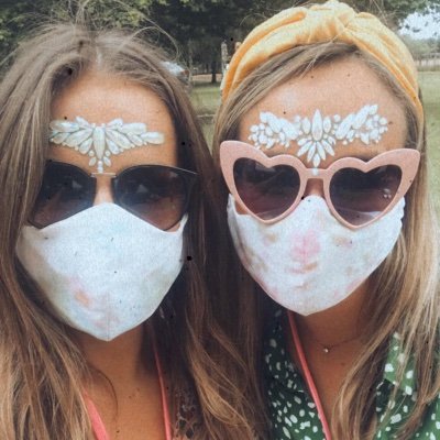 hollyelleno's profile picture. 