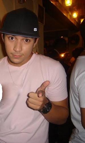 Moreira1204's profile picture. Promoção quem me seguir ganha uma bala skoaksoaksoaksokaos Segue Aee O/