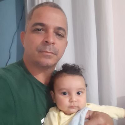 zezesom's profile picture. 