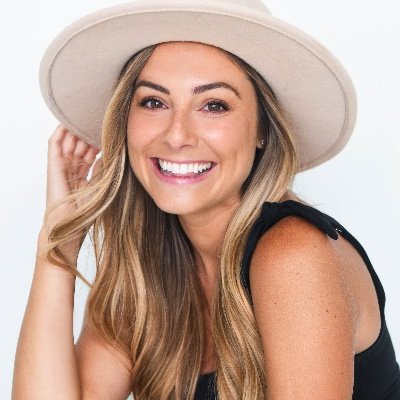 We have experience in everything from natural to dramatic looks. From photo shoots to your wedding day we will make you look and feel beautiful!