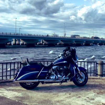 みんなフォローしてきてねー 春日中⇨今宮工科建築⇨創建 今年は良いことあるといいなー Harley-DavidsonCVO FLHXSE乗ってまーす。