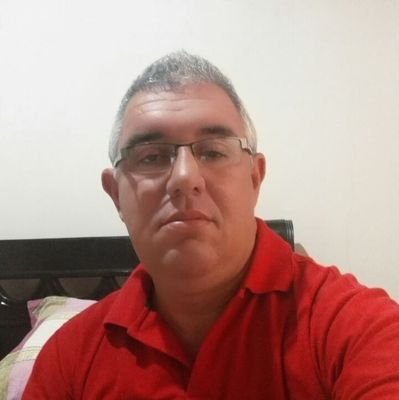poncharelo19's profile picture. Un señor como Álvaro Uribe Vélez, necesita de la familia uribista, unida.