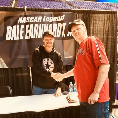 TheMNCookieGuy's profile picture. Husband, Proud Dad, Baker that likes to share, Xbox enthusiast #IBleedGreen