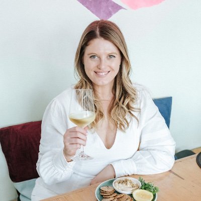 The_ModLife's profile picture. Helping You Get + Stay Healthy
👋I'm Loretta
👩‍⚕️Physio+Exercise Sci/Nutrition
🙅‍♀️No Diet Zone
🤸‍♀️Health Upgrade Program
😴Need a Sleep Guide? It's Free👇