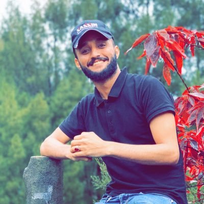 لا تنتظر ريحاً تحرك ساكنا، زمجر بنفسك واصنع الإعصارا.. مجرد #إنسان