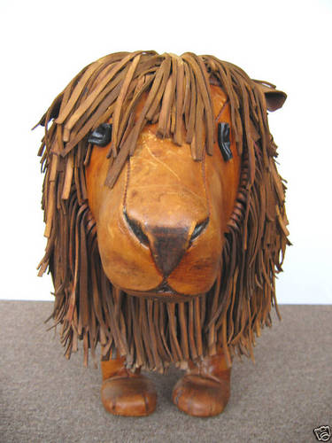 zetttla's profile picture. I have a good time at the party, but I dance near the door.