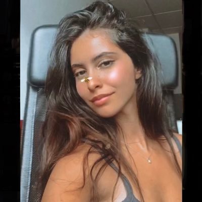 nuanely's profile picture. honnêtement je sais pas quoi écrire mais follow