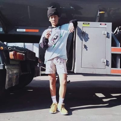 aspengoyot's profile picture. trust no one.