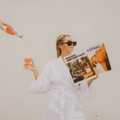 I fancy all things art, fashion, and entertainment
